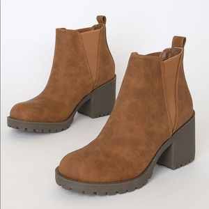 Dirty Laundry Lugged Lisbon Chelsea Boot